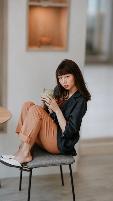 Blur Back AI preset for Instagram photos